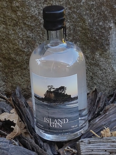 Reviews of The Rocks Bottle Store in Great Barrier Island / Aotea - Hospitality and gastronomy