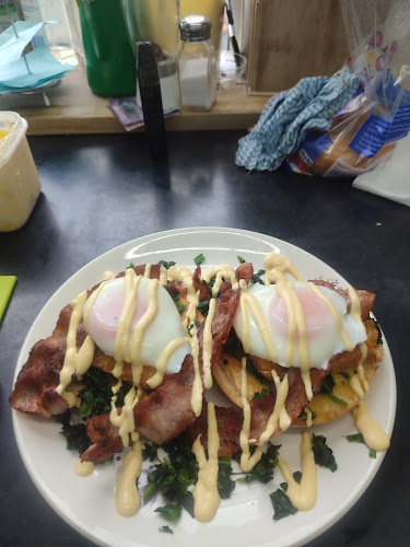 Madhatters cafe - Hospitality and gastronomy