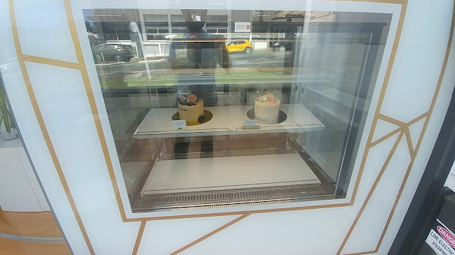 THE THREE WORDS | Cakes & Flowers - Hospitality and gastronomy