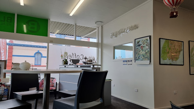 Bluff Real Estate and Cafè - Hospitality and gastronomy