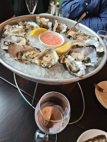 Comentarii opinii despre Charley Noble