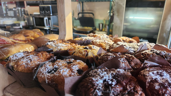 Deluxe Cafe Phone number