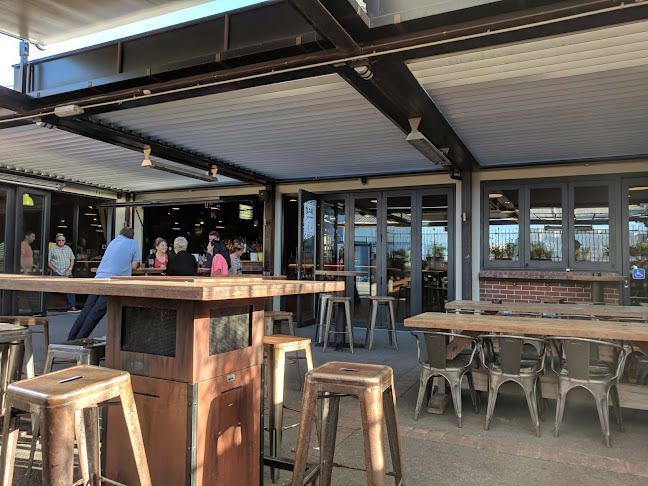 Winnie Bagoes City - Hospitality and gastronomy