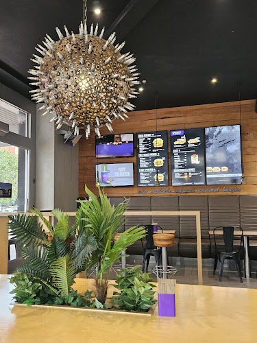 Reviews of BurgerFuel Courtenay Place in Wellington - Hospitality and gastronomy