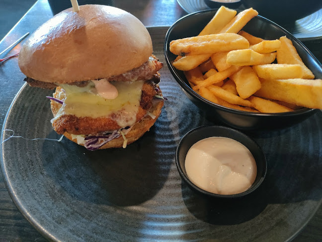 Comentarii opinii despre Slate - Billiards & Gastropub