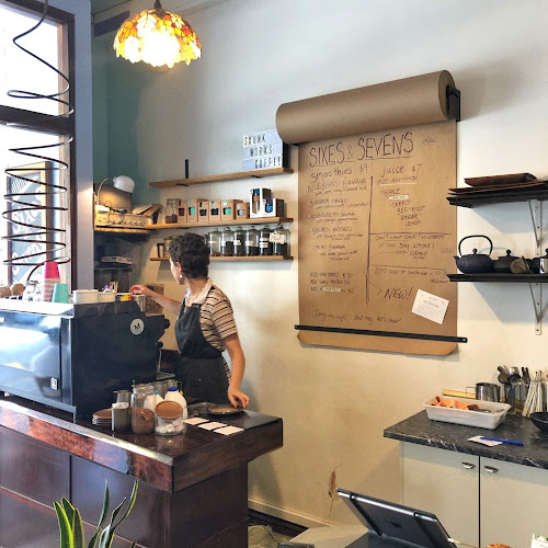 Comentarii opinii despre Sixes And Sevens