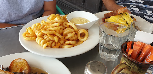 Momento City Cafe Open Times