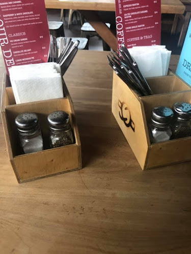 Comentarii opinii despre Winnie Bagoes Rangiora