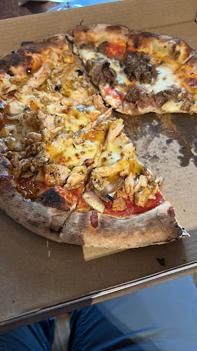 Opinii despre Fire And Slice Woodfired Pizzeria în Christchurch - Hospitality and gastronomy