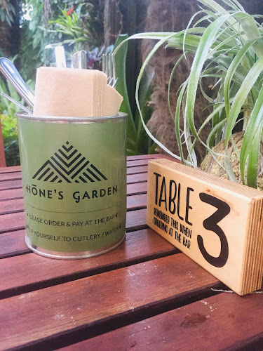 Hone's Garden - Russell