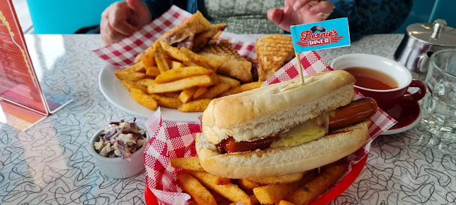 Comentarii opinii despre VEight Cafe, Restaurant & Bar