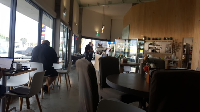 Little Oak Cafe and Bakery