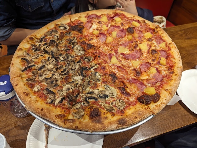 Sal's Authentic NY Pizza - Takapuna - Hospitality and gastronomy