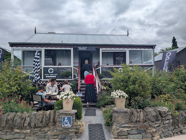 Pinot Junction -Lakeside Cafe - Hospitality and gastronomy