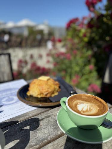 Pinot Junction -Lakeside Cafe