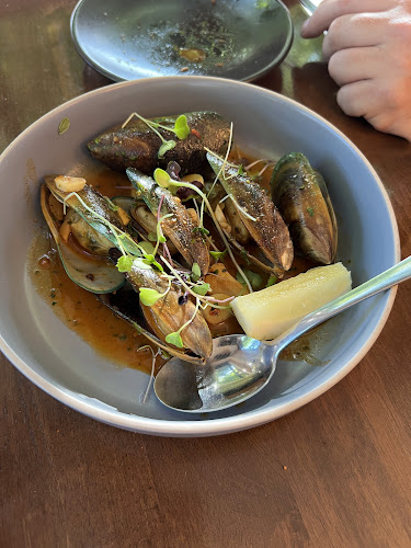 Momentos By The Lake Restaurant