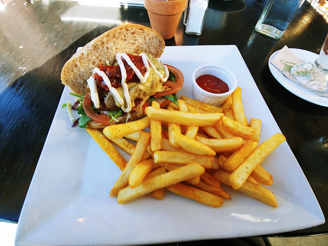 Raupo Cafe, Restaurant & Traiteur - Hospitality and gastronomy