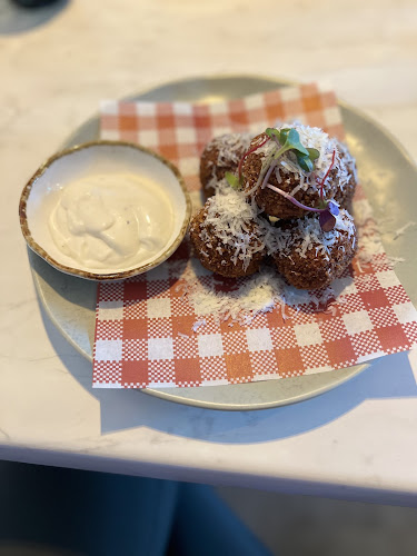 10 Seaview Road, Paraparaumu Beach, Paraparaumu 5032, New Zealand