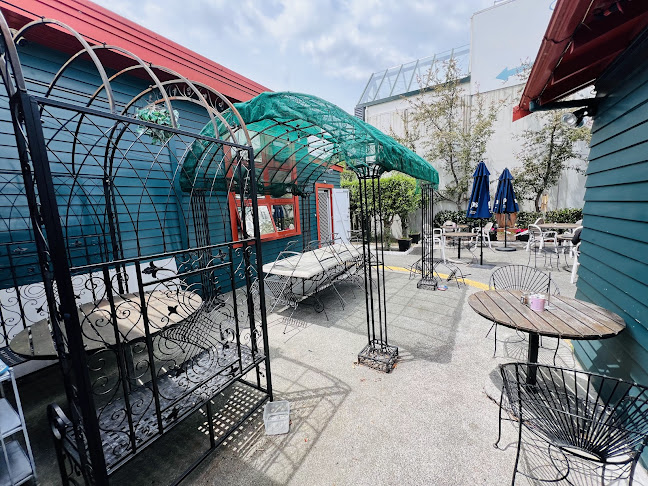 Le Cafe Telephonique - Hospitality and gastronomy