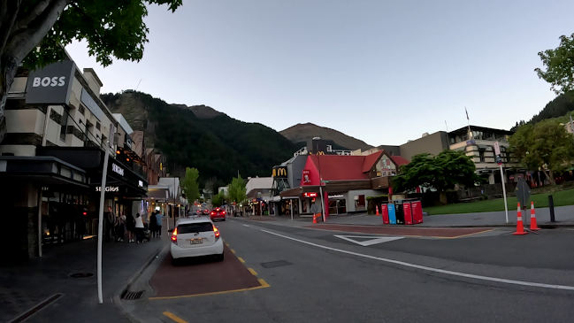 Opinii despre McDonald's Queenstown în Queenstown - Hospitality and gastronomy