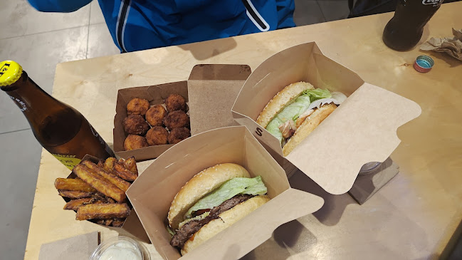 BurgerFuel Windsor Park - Hospitality and gastronomy