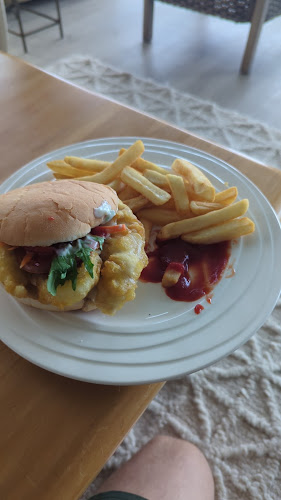 Opinii despre Pukehina Beach Store & Takeaway în Pukehina - Hospitality and gastronomy