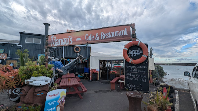 Manou's Waterfront Cafe & Restaurant