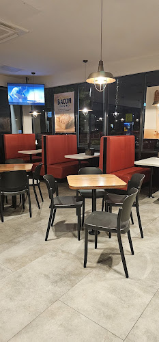 Carl's Jr. Takanini - Hospitality and gastronomy