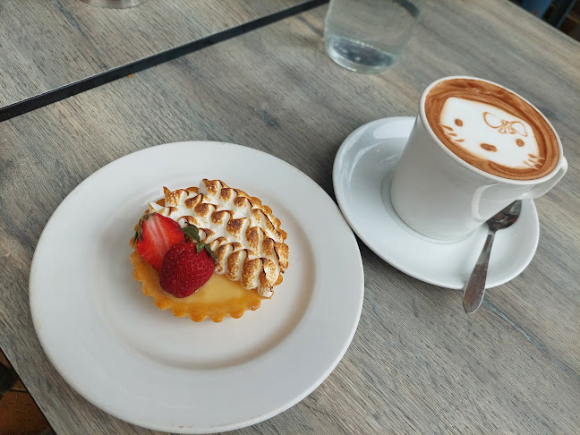 Oliver's Cafe Orewa - Hospitality and gastronomy