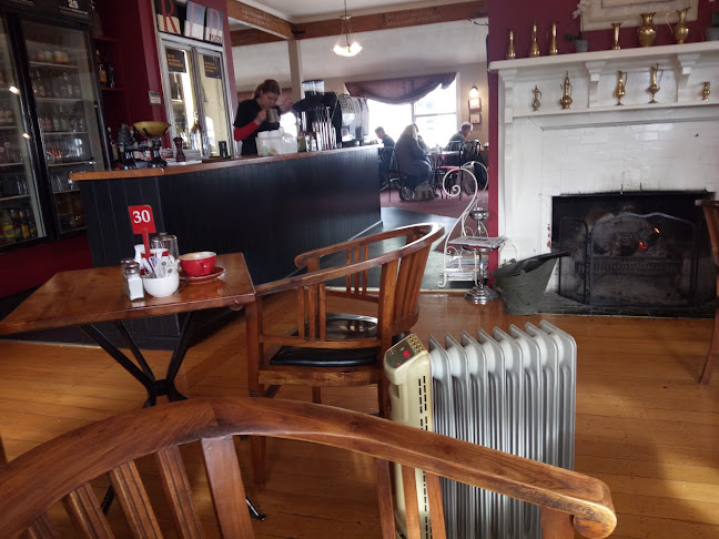 Comentarii opinii despre Red Post Cafe