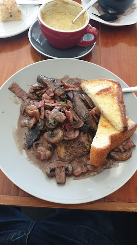 Comentarii opinii despre Crisp Cafe & Gifts