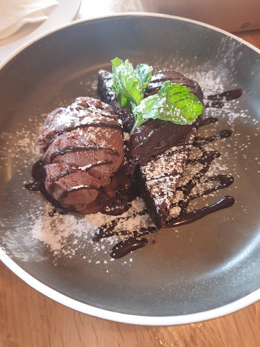 Comentarii opinii despre The Zookeeper's Son