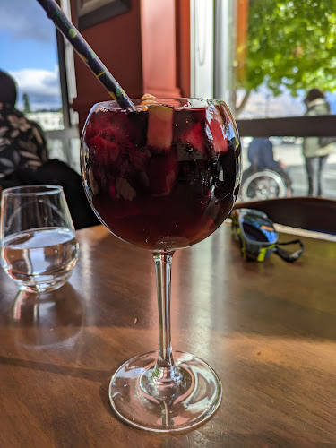 Opinii despre Momentos By The Lake Restaurant în Queenstown - Hospitality and gastronomy