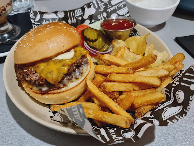 Ollies Bar & Eatery - Hospitality and gastronomy