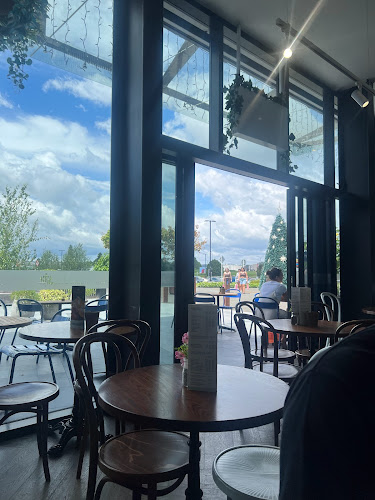 Majestic Cafe - Tauranga Crossing - Hospitality and gastronomy