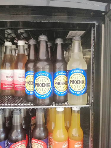 Dee's Streatery - Hospitality and gastronomy