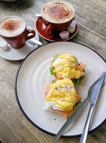 Comentarii opinii despre The Local Backyard Cafe and Bakery