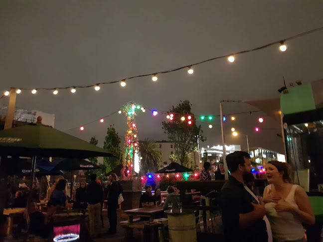 Comentarii opinii despre Smash Palace