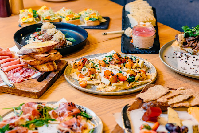 Comentarii opinii despre Two Grey - Bar Cafe & Eatery