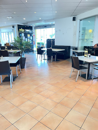 Autobahn Cafe Bombay Open Times