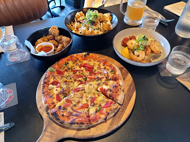 Manhattan Bar + Eatery - Hospitality and gastronomy