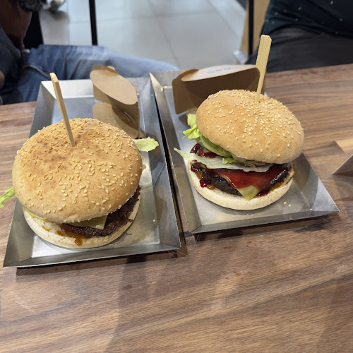 BurgerFuel Courtenay Place - Hospitality and gastronomy