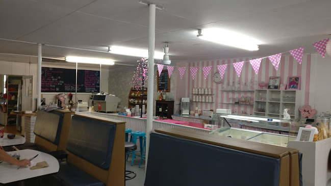 Robbies Cafe & Milk Bar - Hospitality and gastronomy