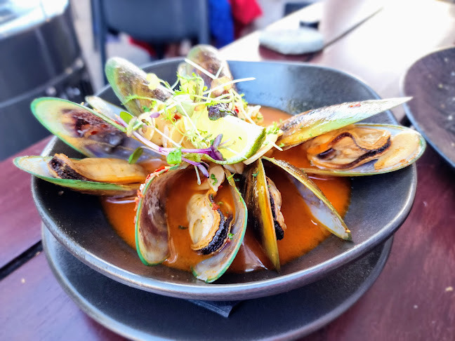 Opinii despre Momentos By The Lake Restaurant în Queenstown - Hospitality and gastronomy