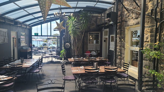 17 Macandrew Rd, Careys Bay, Dunedin 9001, New Zealand