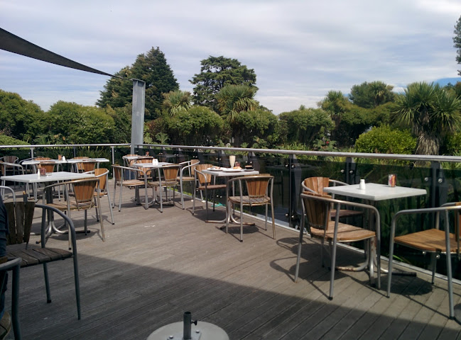 Comments and reviews of Salmon Tales Cafe