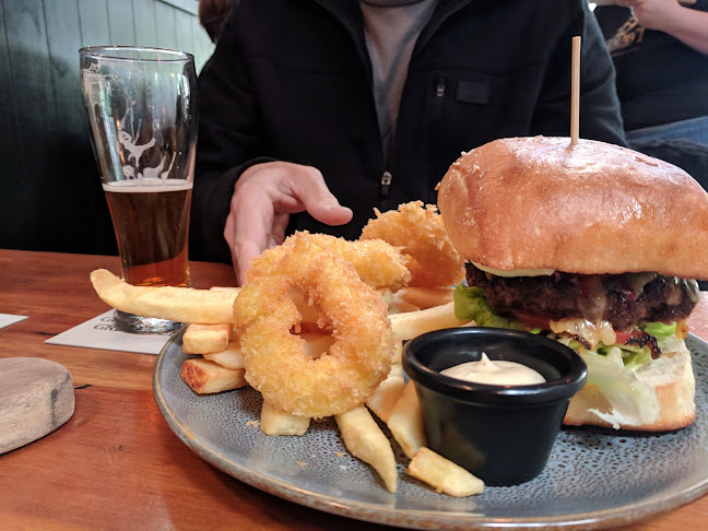 Redoubt Bar & Eatery