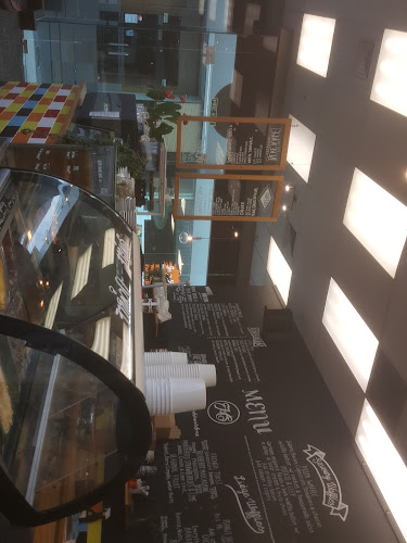 Comentarii opinii despre Closed Cafe