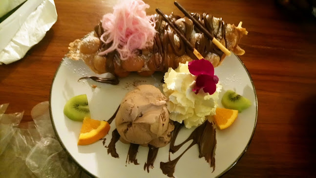 CrunchTower Desserts&Drinks - Hospitality and gastronomy