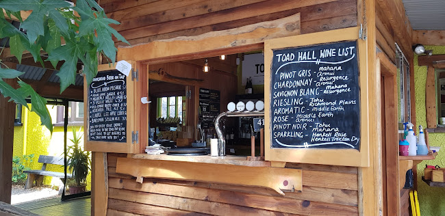 Comentarii opinii despre Toad Hall